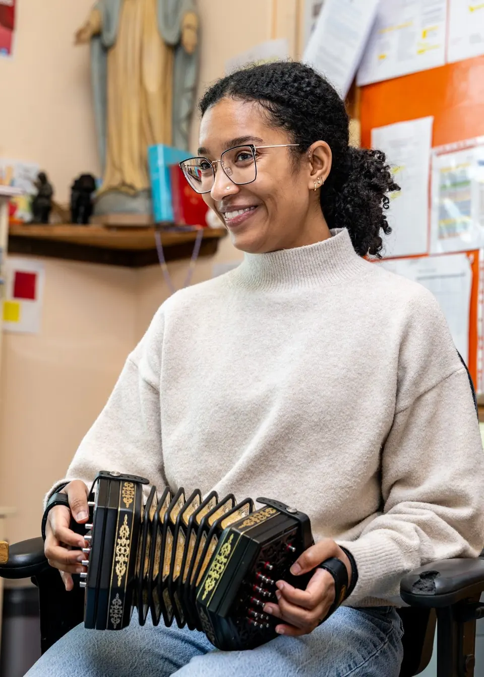 Zohra Coday smiling with her concertina